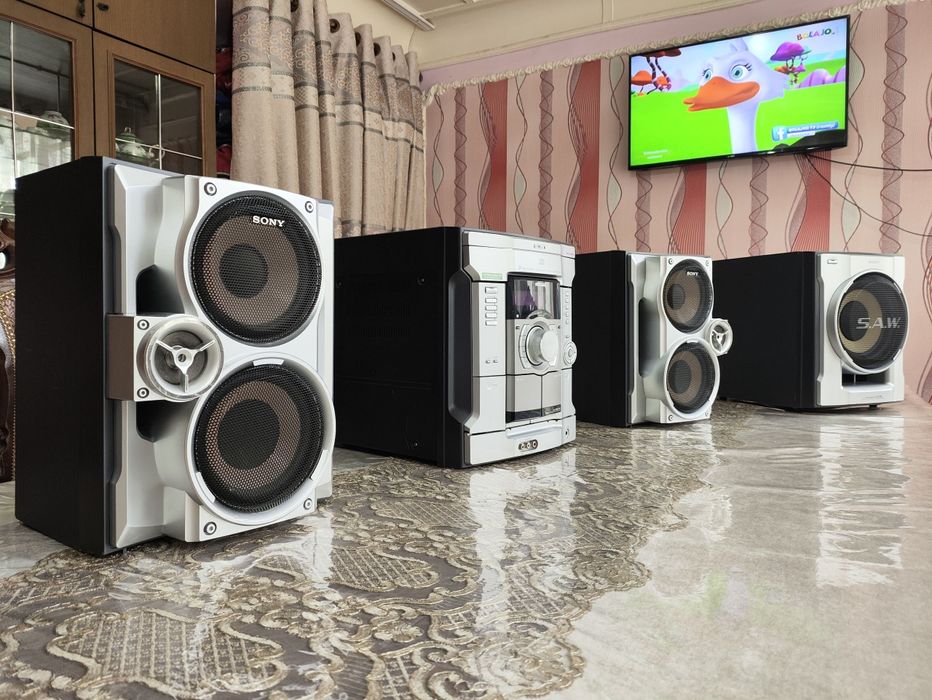 Subwooferli 2.1 sony orginal muzikalniy sentr sotiladi