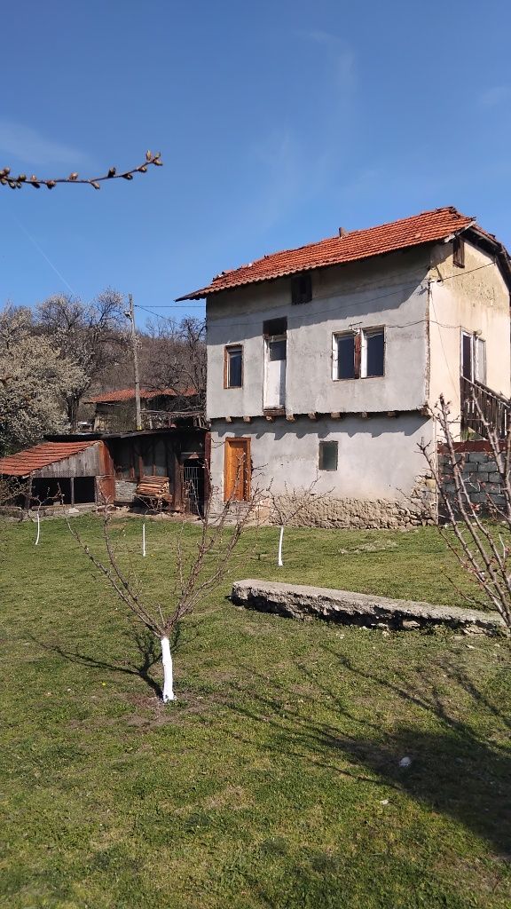 Продава къща в с.Усойка общ.Бобошево
