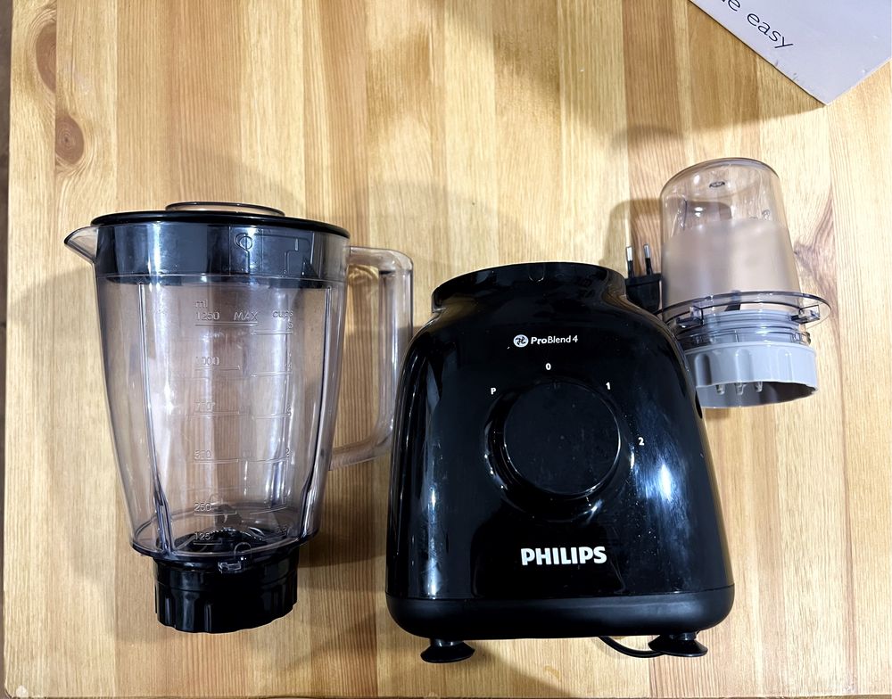 Блендер Philips черный