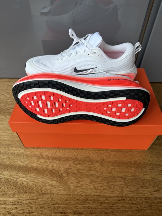 Нови Оригинални маратонки NIKE VOMERO 18 PLUS IT47,5