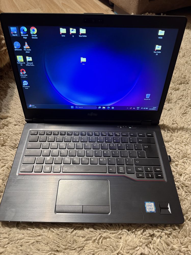 Лаптоп Fujitsu U748