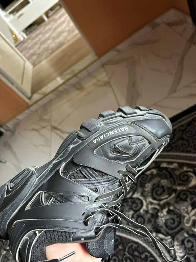 Balenciaga track