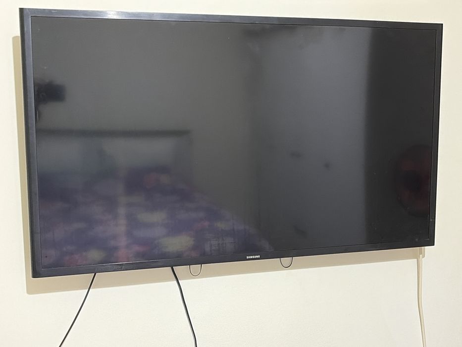 Vand TV Led Samsung UE45J5200