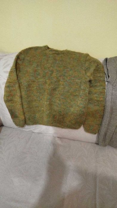 Продавам плетени дрехи - блузи, елеци, терлици