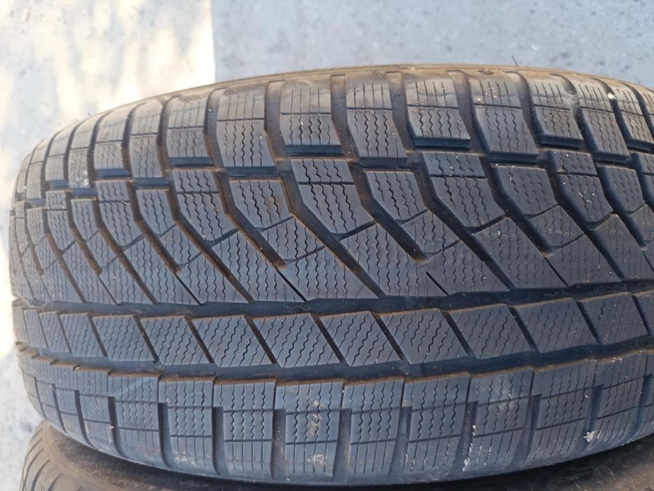 235/45/19 2броя Falken Гумите са в перфектно състояние,неразличими от