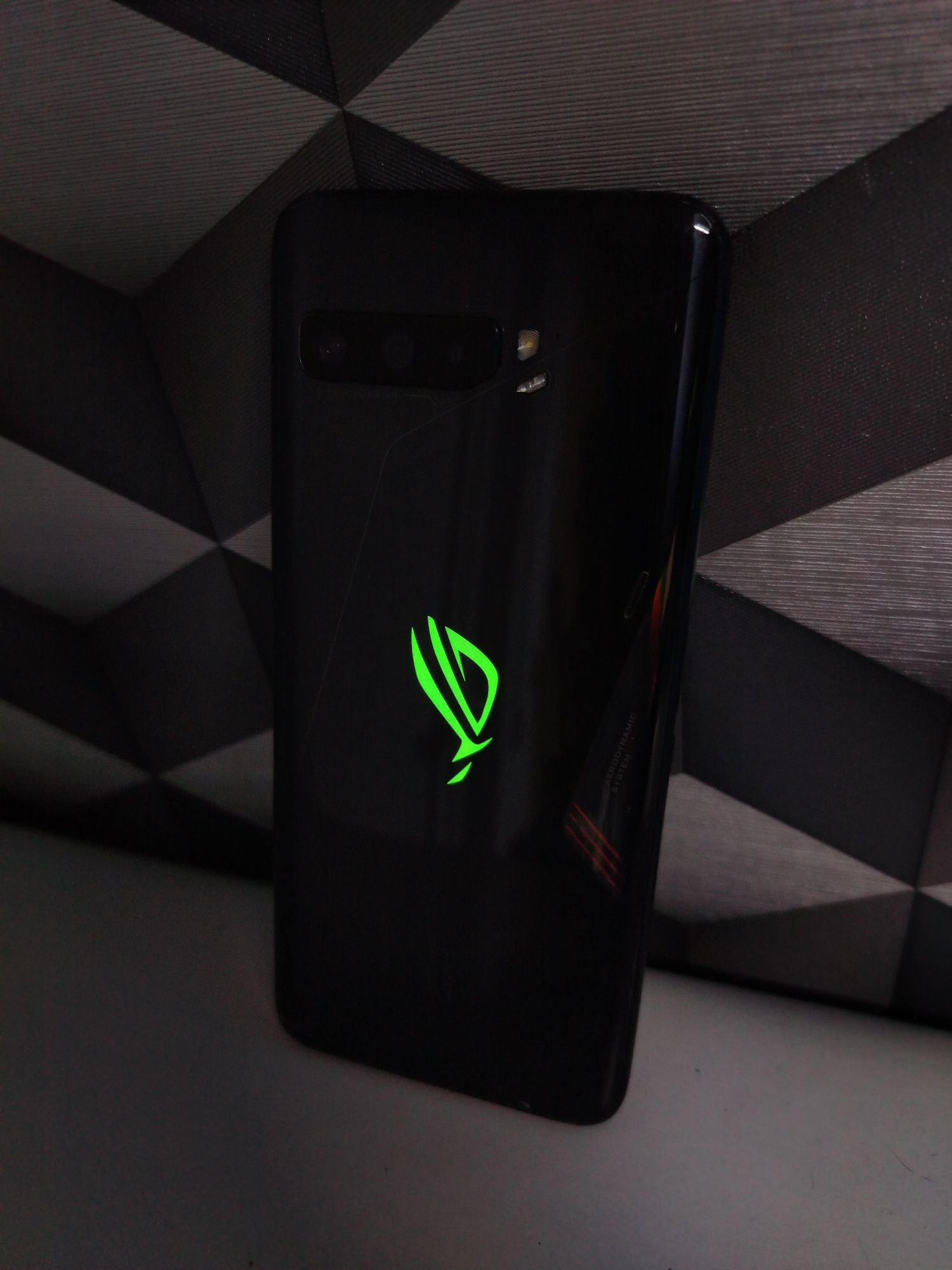 Asus rog Phone 3 strix perfect funcțional cu display spart