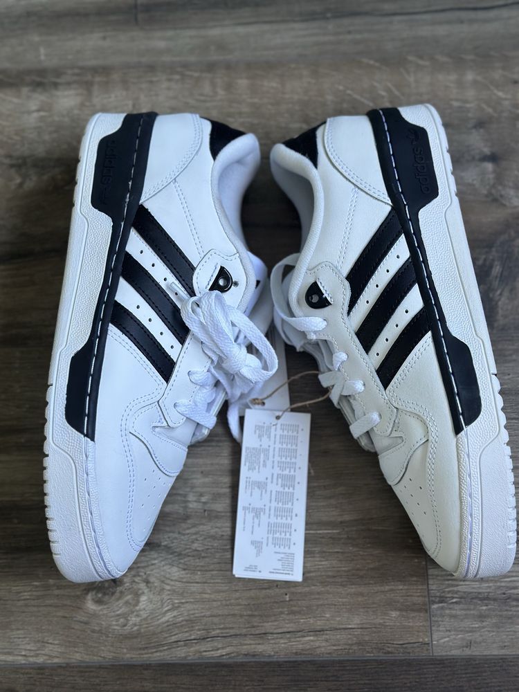 Чисто нови маратонки Adidas Rivalry Low !! Естествена кожа ! 41 1/3