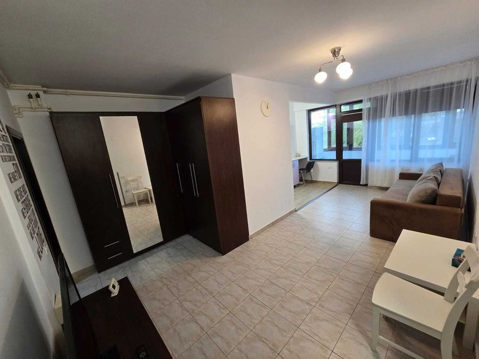 Inchiriez garsonieră complet utilată 40mp