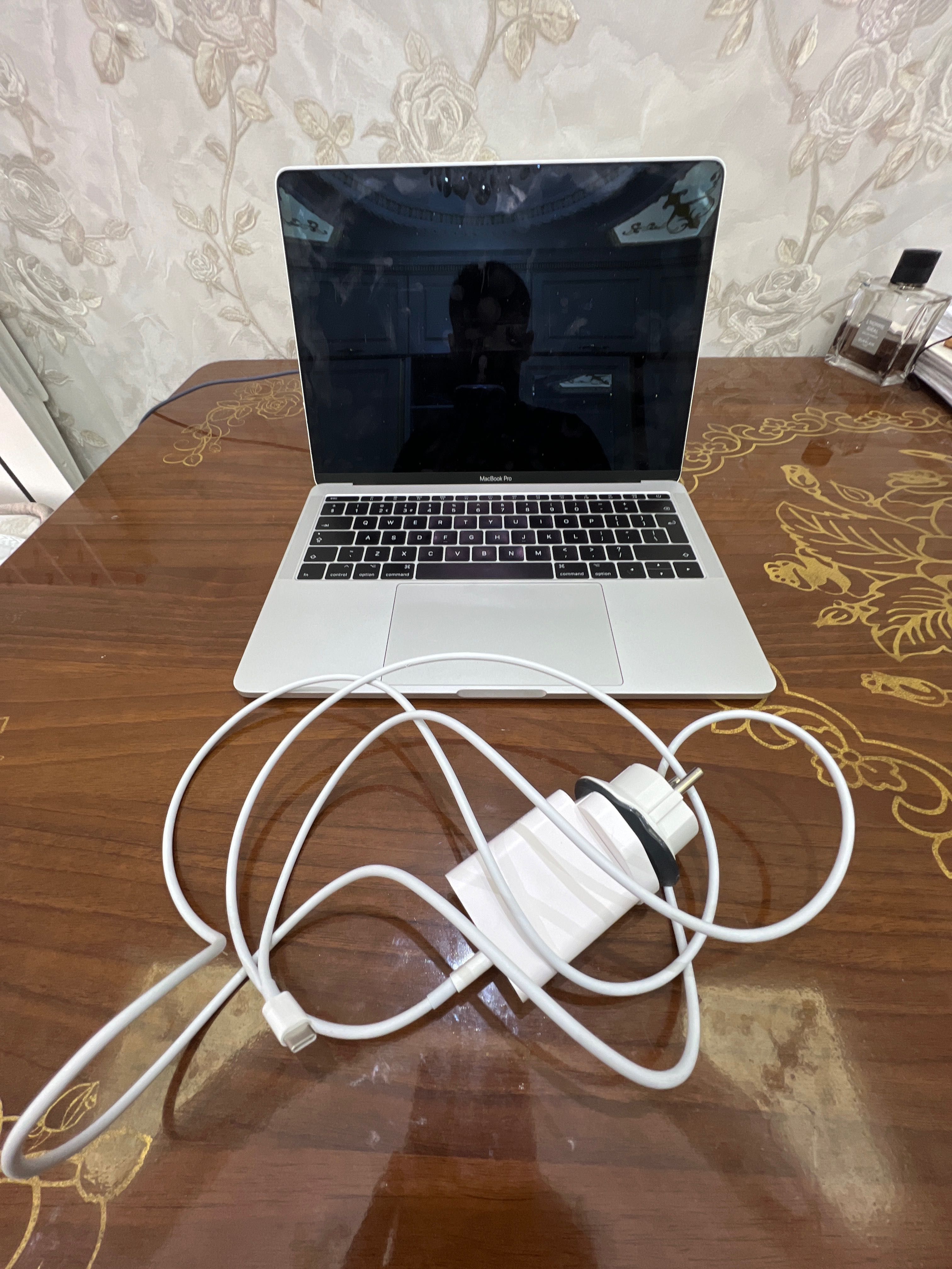 MacBook pro 2017 [13]