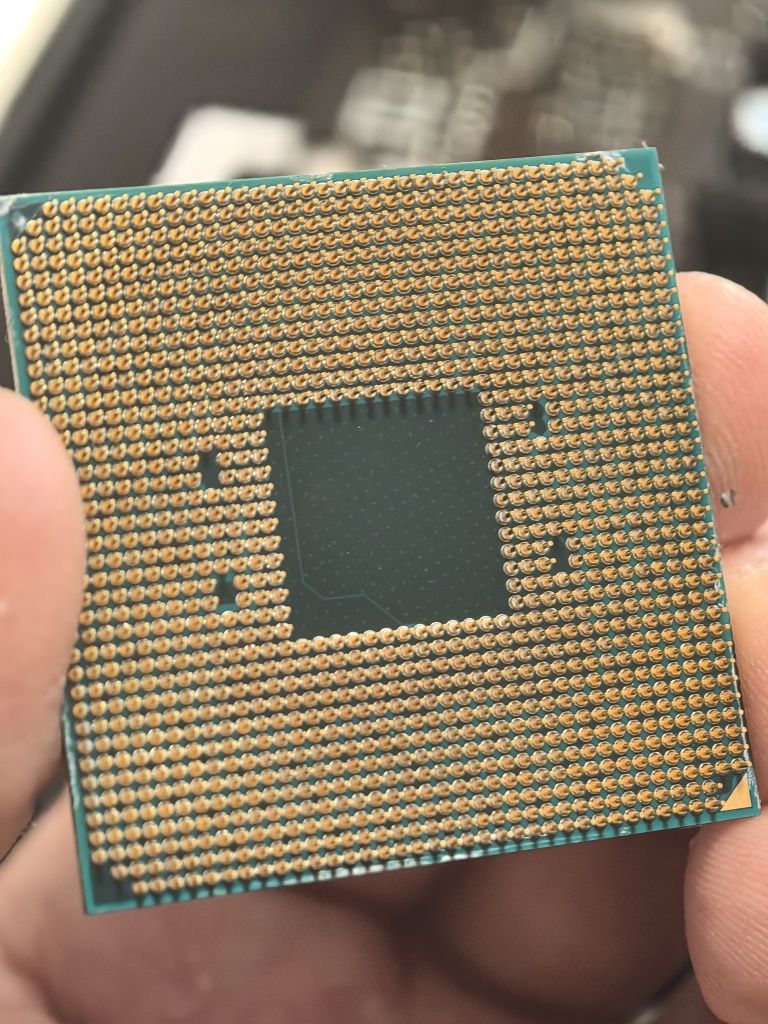 Procesor AMD  Ryzen 7 1700, 8 nuclee 16 thread-uri boost 3.7ghz