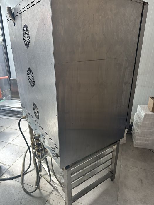 Продавам конвектомат за 10 тави primax