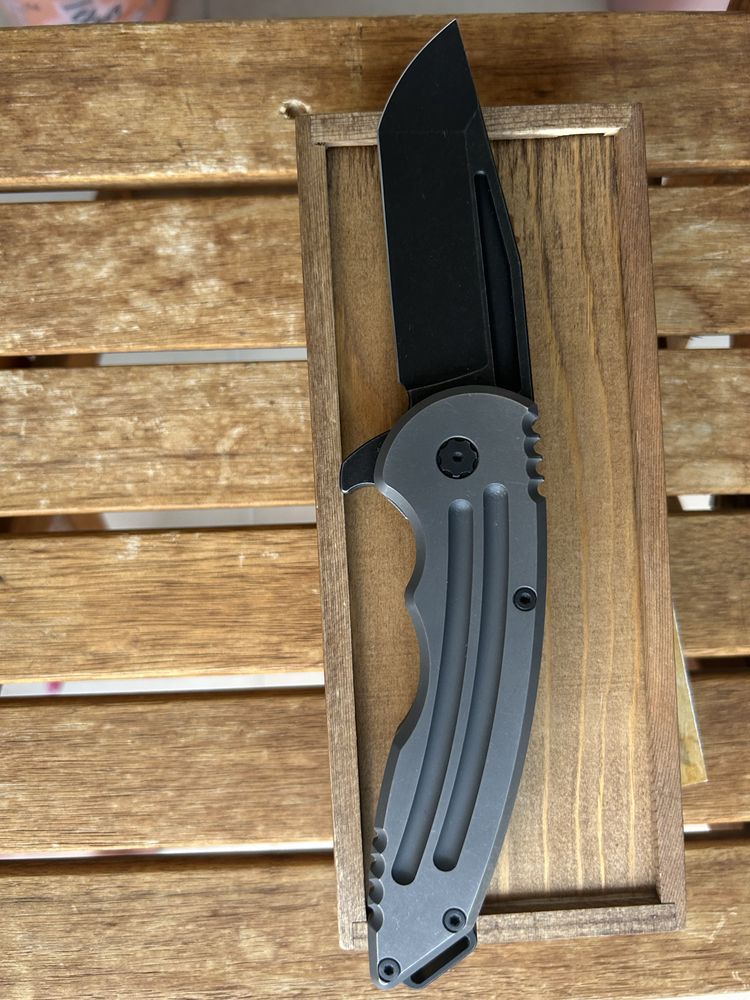 Продавам нож Jake Hoback Husky Nitro- V