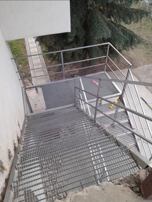 Confectionam scarii metalice zincate exterioare și pentru incendii , p