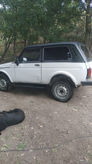 Автомобиль Нива 21213