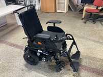 Vand scaun electric cu rotile pentru persoane cu handicap