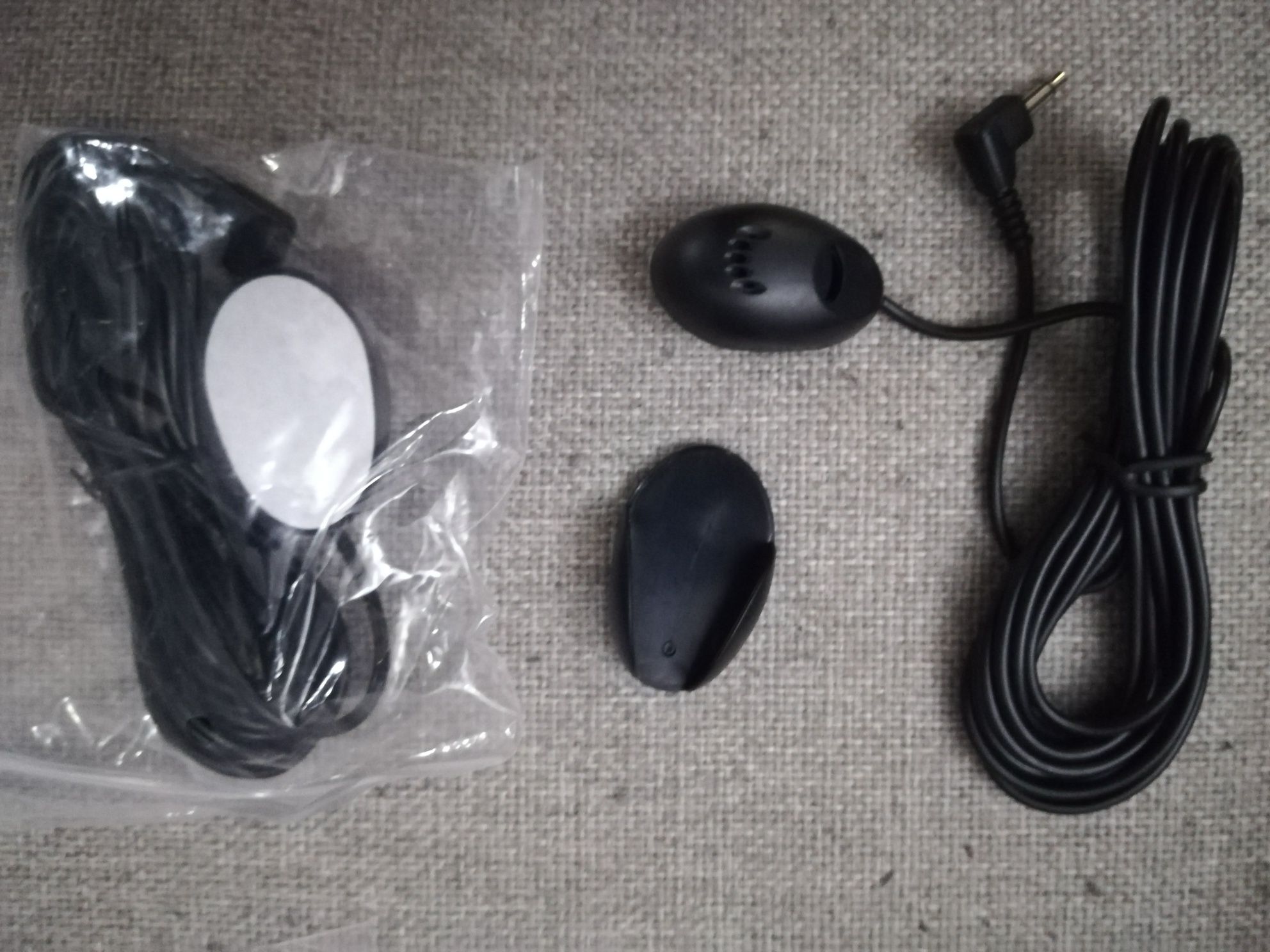 Accesorii navigatii auto: microfon, kit demontare, mufa USB