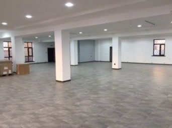 Сдается в аренду первый этаж здания, площадью 346кв/м.