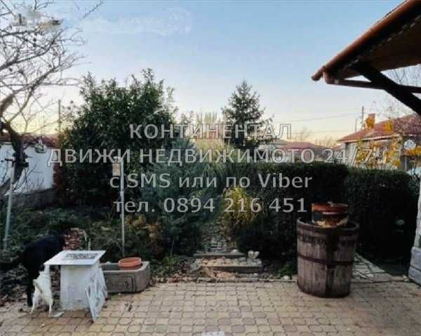 кодо 62241. Двуетажна тухлена къща 170м2 с двор 800м2 с гаражи.