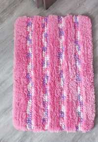Розово килимче за баня