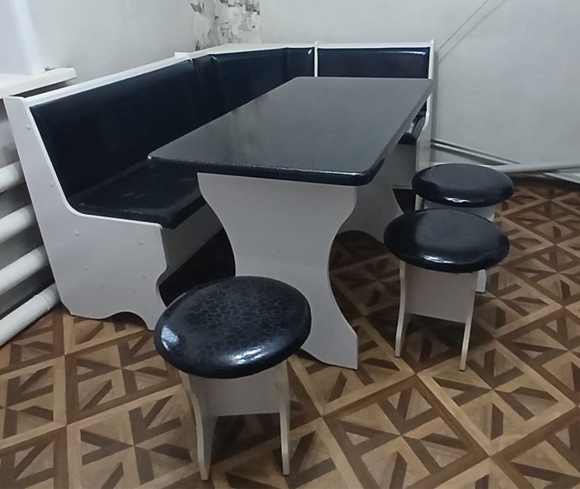 Продам кухонный стол