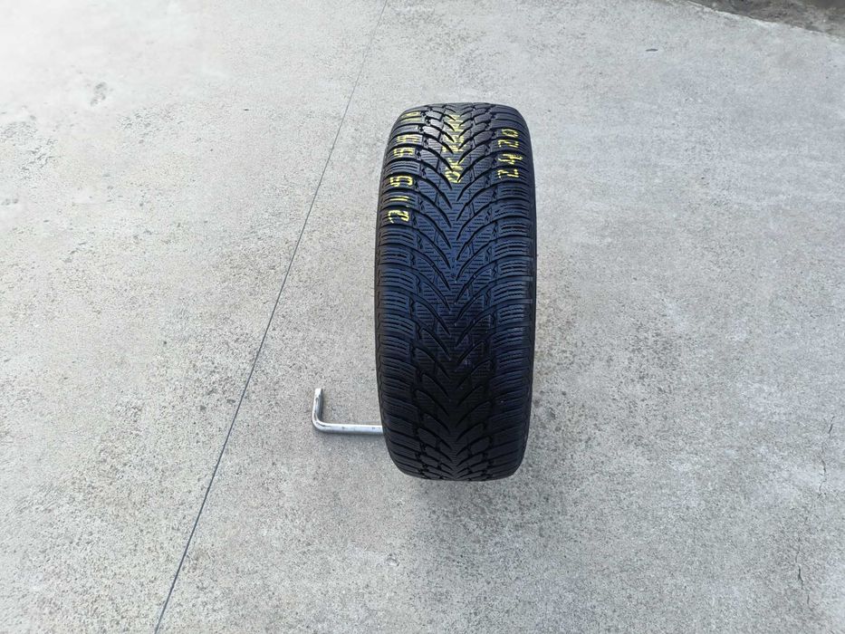 O anvelopa de iarna 215 55 18 nokian WR suv 4 profil de 7,5 mm