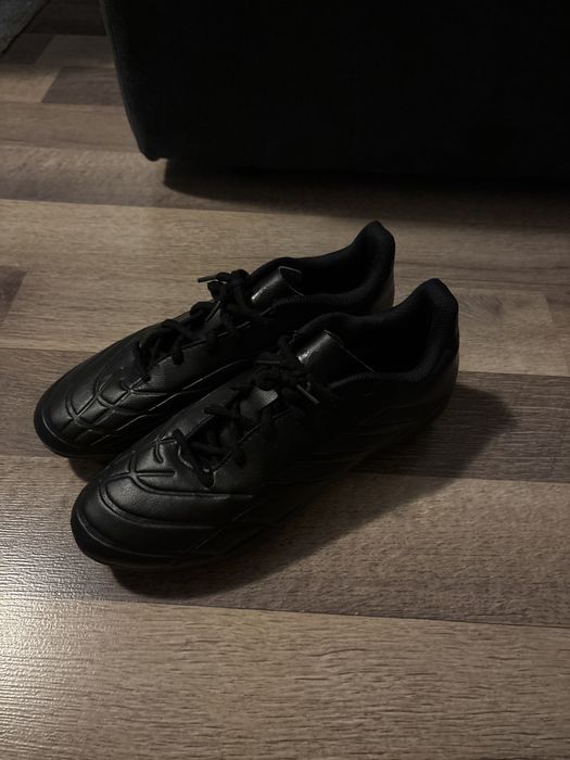 Ghete fotbal iarba-  Adidas- - marimea 42