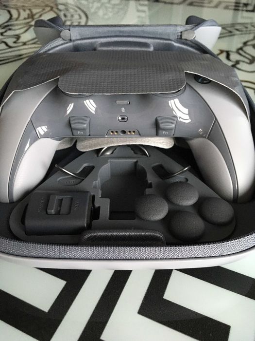 PlayStation 5 DualSense Edge 30th Anniversary Edition