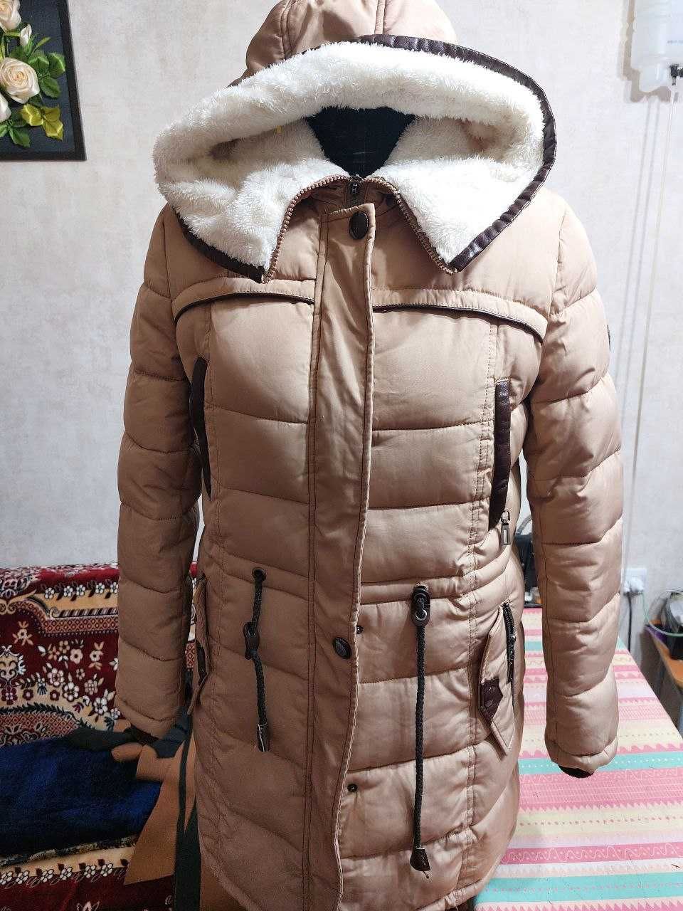 Продается женская куртка