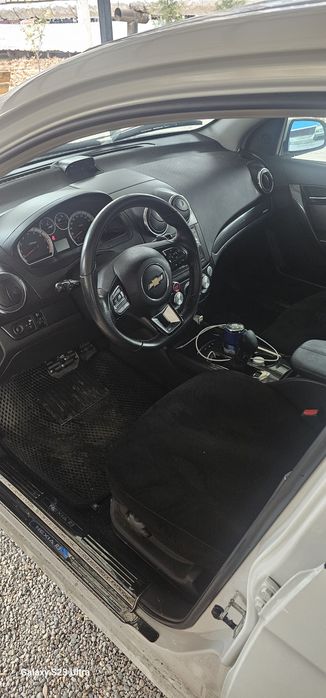 Некся 3 сотилади