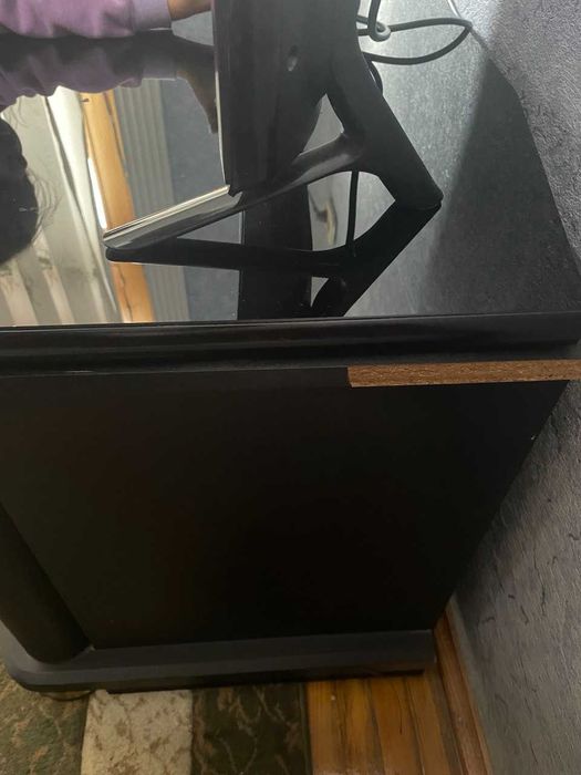 Qora TV podstavka / Чёрная ТВ подставка