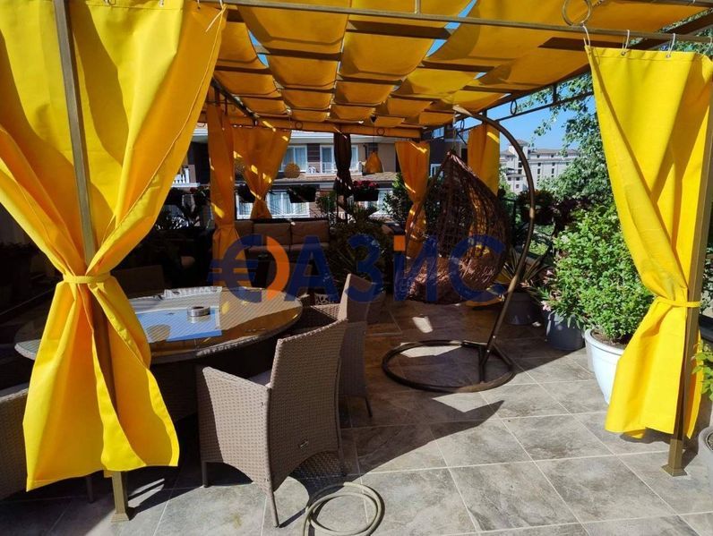 Мезонет с огромна тераса в затворен комплекс в Слънчев Бряг, България