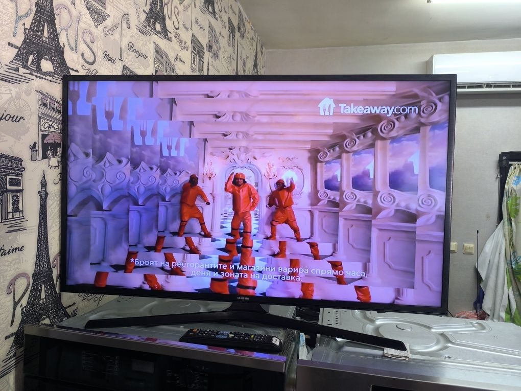 Телевизор Samsung UE43KU6079U - UHD 4K - 43 инча смарт тв.
