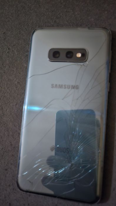 Samsung s10e продавам