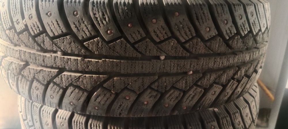 Продам зимьнию резину в идеальном состояний размер р15