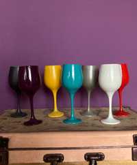 Цветни Чаши за Вино