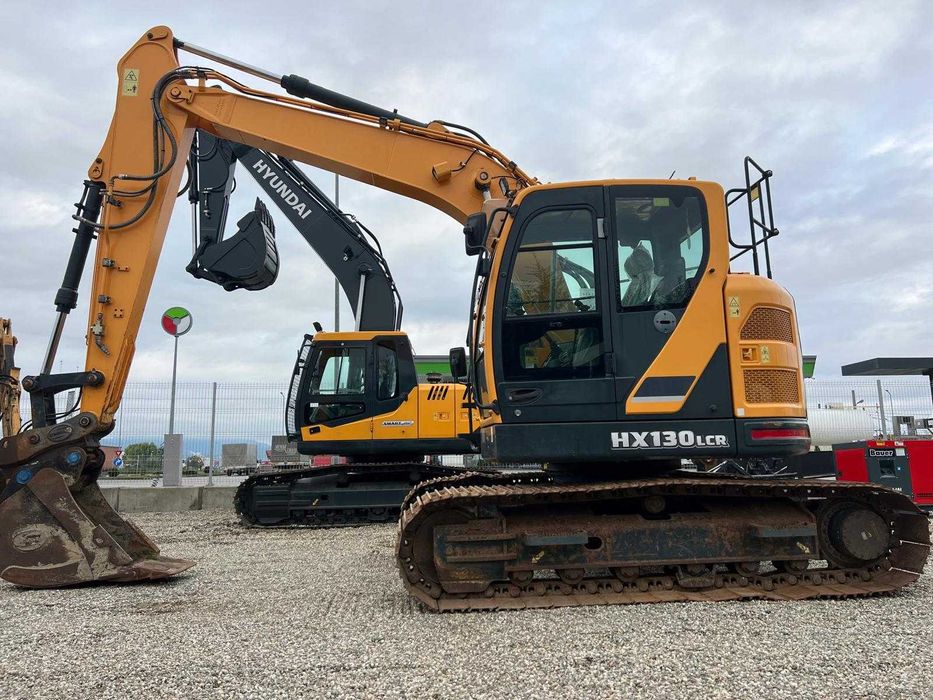 Excavator Hyundai HX130 LCR  - 13 T , 75 Hp , 2 Cupe  + Video
