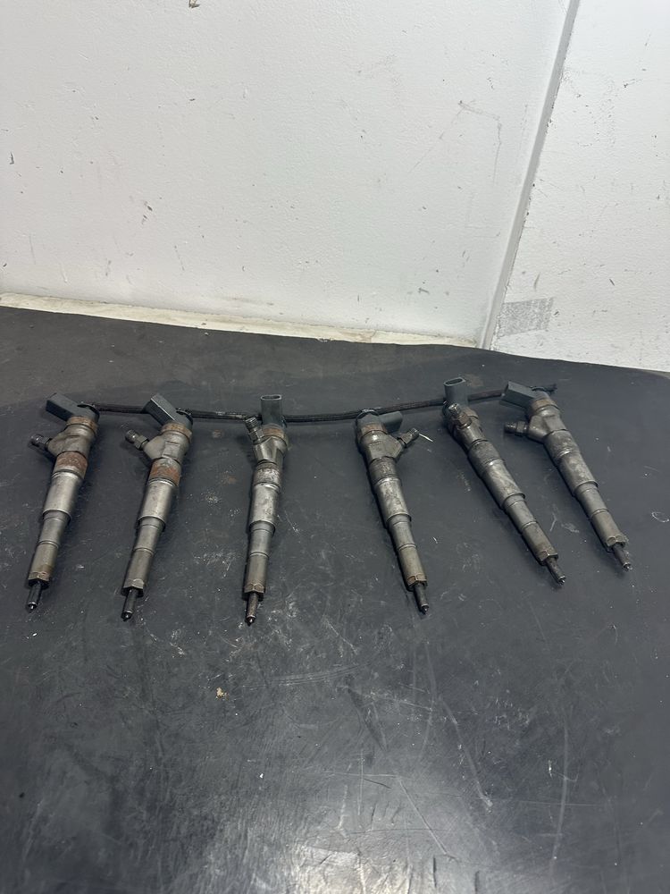 Injector injectoare BMW Seria 5 E60 E61 525d 177cp 2.5 diesel 7794652