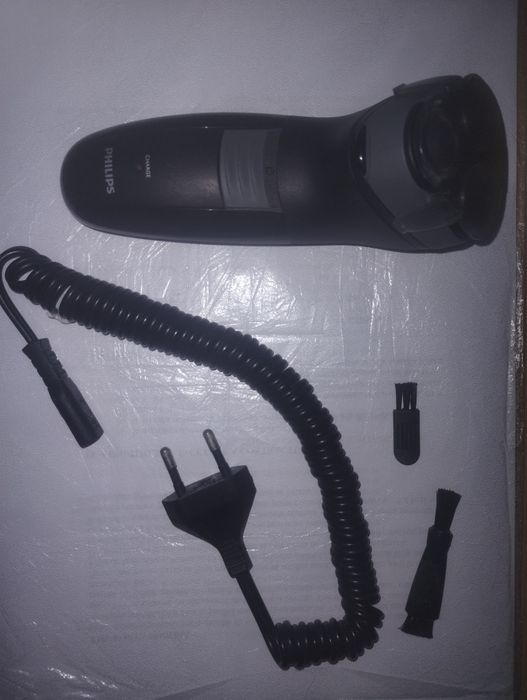 Aparat de bărbierit Philips cu 3 capete