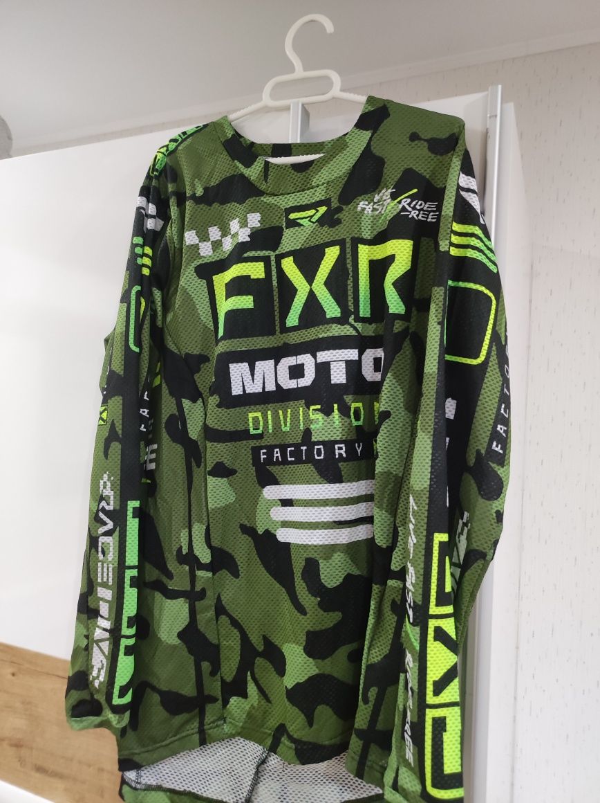 Мотокрос екип FXR