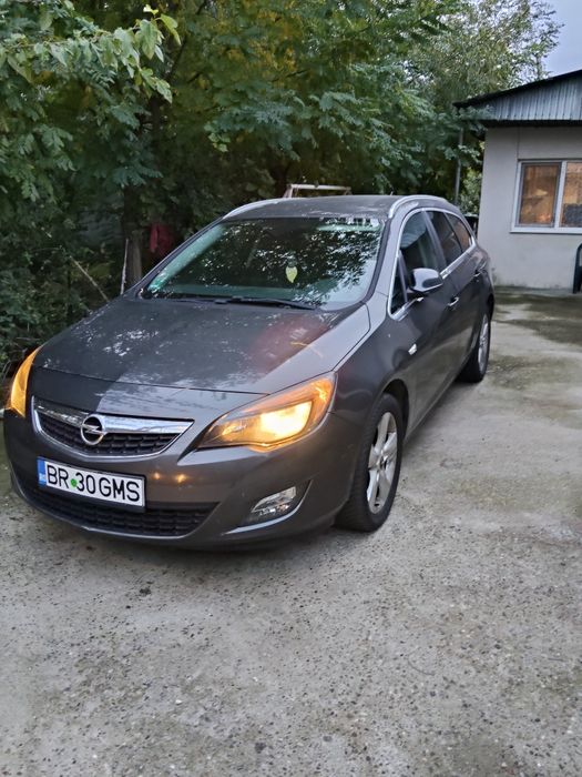Vând Opel Astra J