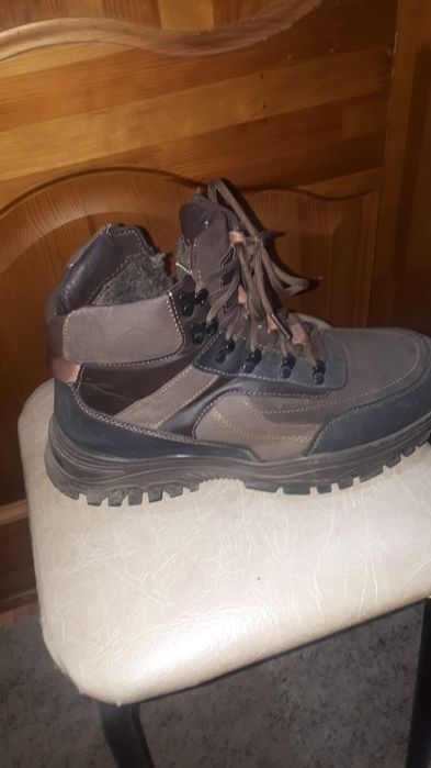 Продам кроссовки