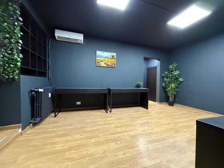 Spatiu comercial pretabil Birou