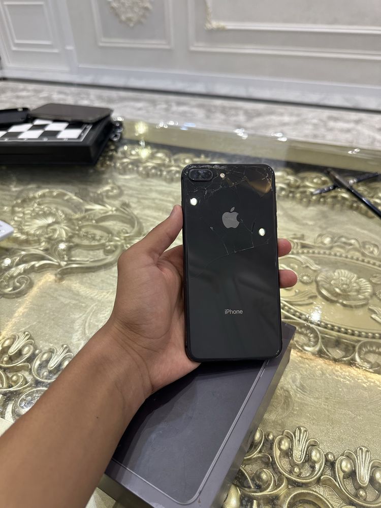 Продается iPhone 8 Plus