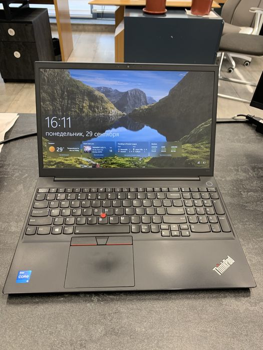 Lenovo ThinkPad E15 Intel i5-1135G7 2.42 GHz