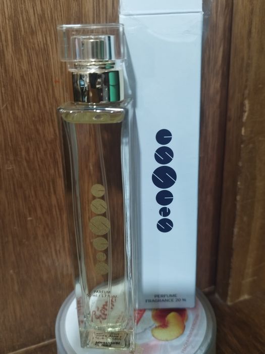 Духи эссенс продам.