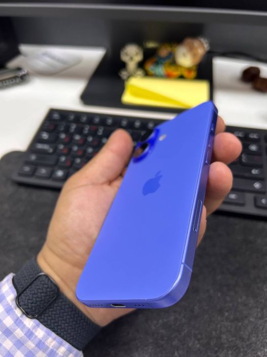 Iphone 16 blue titanium