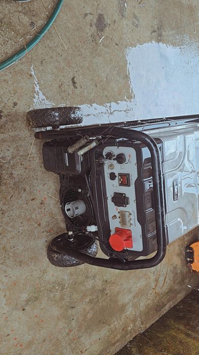 Generator trifazic 9,3 kw pornire la cheie