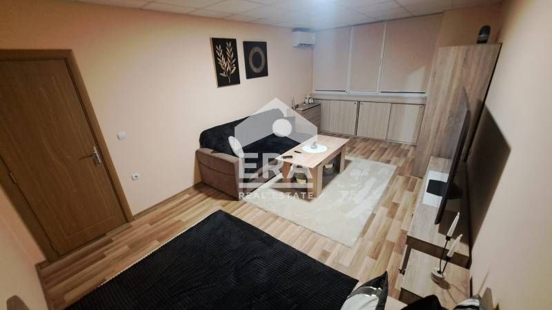 Двустаен апартамент в ж.к. Дружба 3