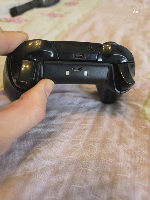 Vând / Schimb XBOX ONE plus 2 manete