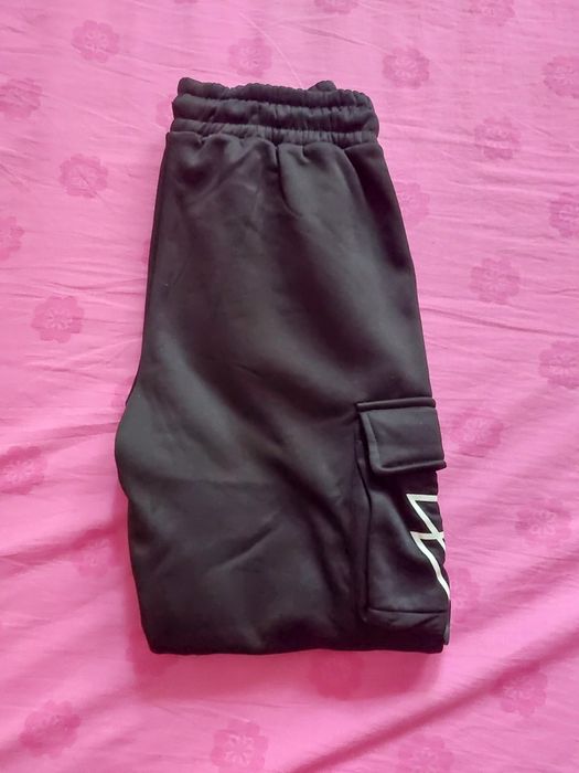 Pantaloni Cargo .